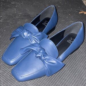 NYC Blue Bow size 7 Loafers